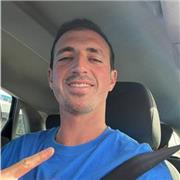 Entrenador de tenis ofrece clases particulares y grupales